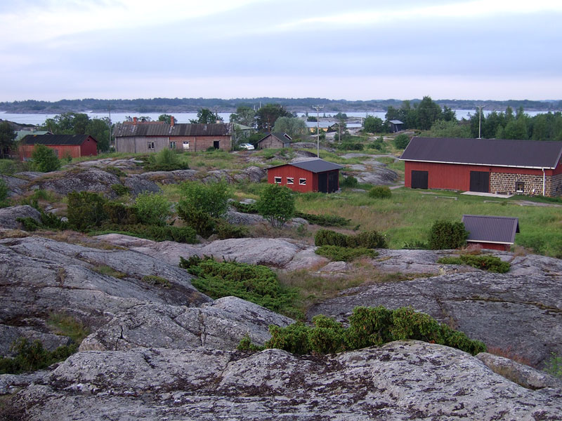 Kyl&auml; keskuskalliolta