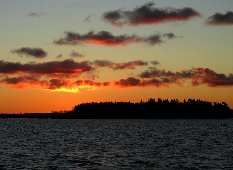 Aurinko nousemassa