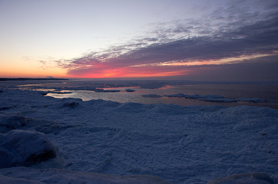 Tunti ennen auringonnousua, Kallioholma