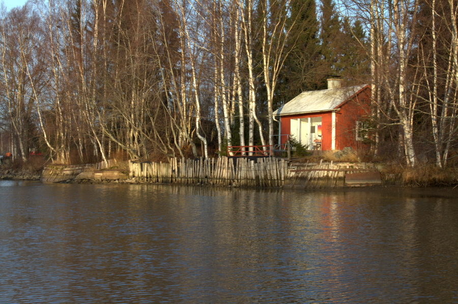 M�kki ja pudonnut jokivesi