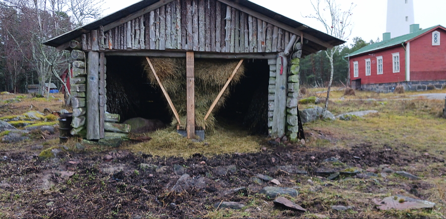 Varustelu heinälato
