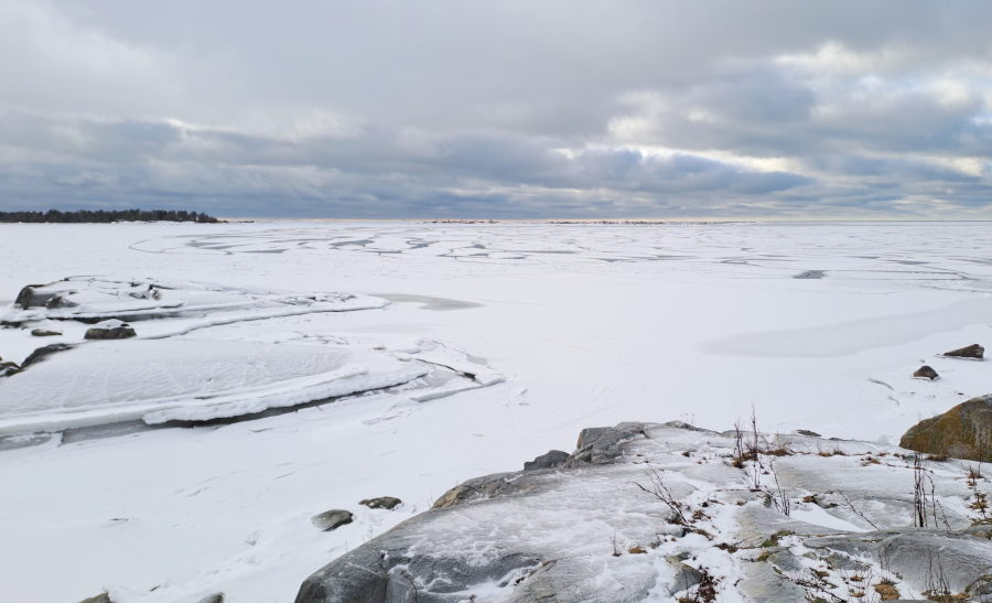 Marjakarista lounaaseen